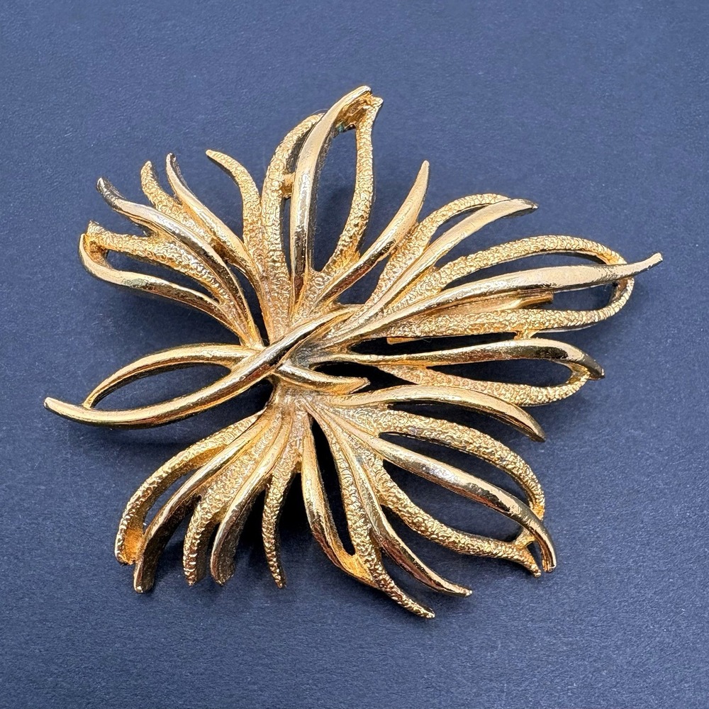Vintage Gerry's Floral Spray Brooch Gold Tone Nature Classic 2.5"